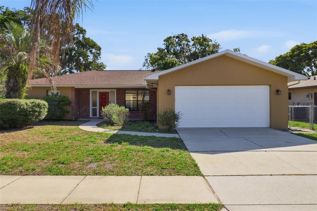 Active With Contract: $249,000 (2 beds, 2 baths, 1418 Square Feet)