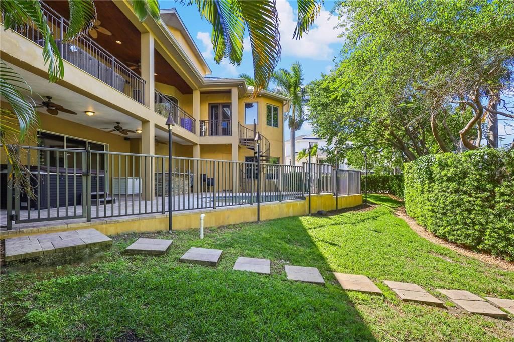 En Venta: $2,400,000 (4 camas, 3 baños, 4682 Pies cuadrados)