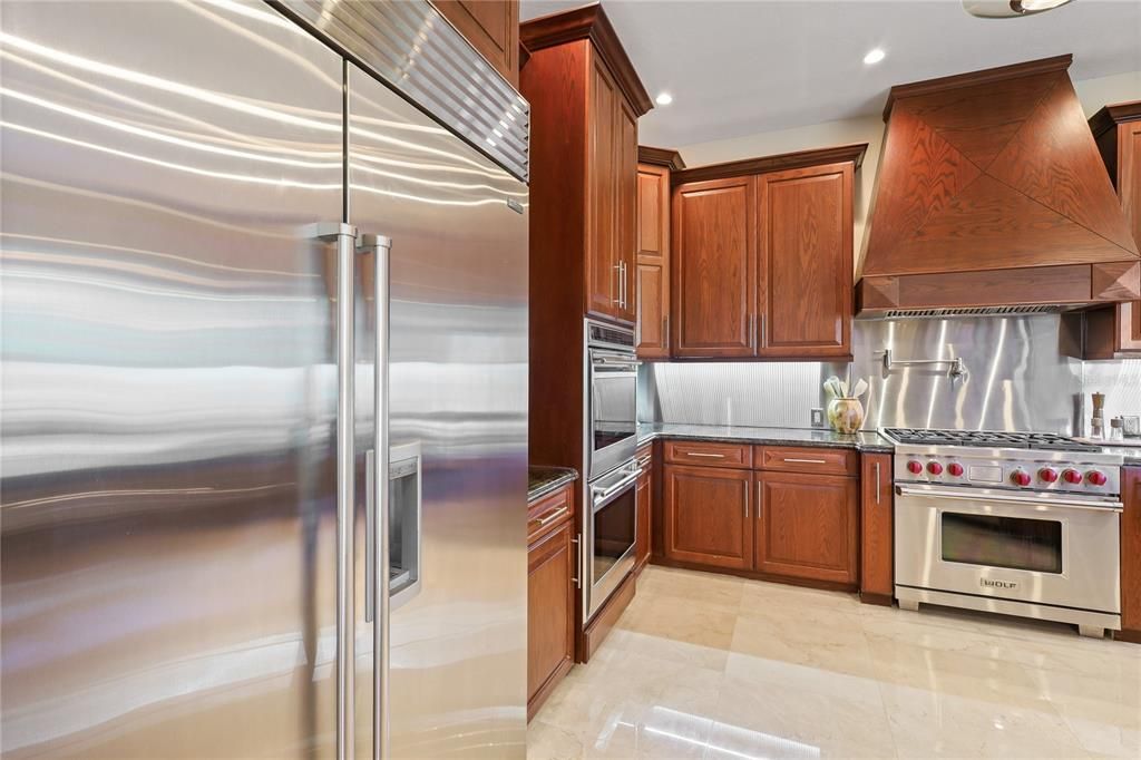 En Venta: $2,400,000 (4 camas, 3 baños, 4682 Pies cuadrados)