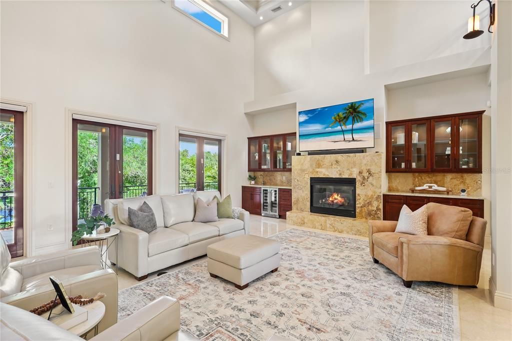 En Venta: $2,400,000 (4 camas, 3 baños, 4682 Pies cuadrados)