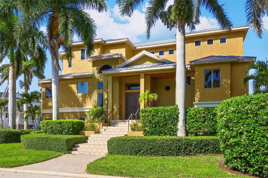 En Venta: $2,400,000 (4 camas, 3 baños, 4682 Pies cuadrados)
