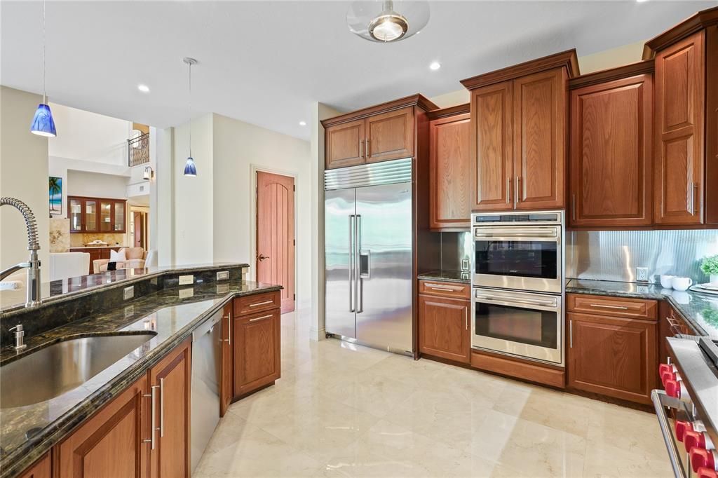 En Venta: $2,400,000 (4 camas, 3 baños, 4682 Pies cuadrados)