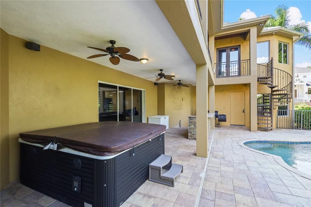 En Venta: $2,400,000 (4 camas, 3 baños, 4682 Pies cuadrados)
