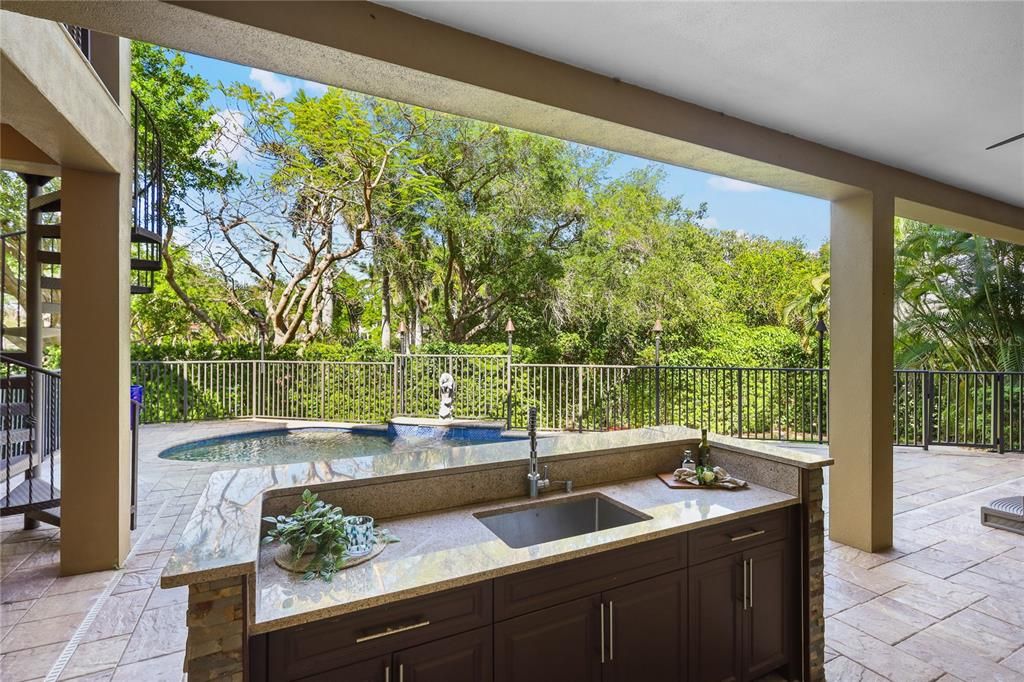 En Venta: $2,400,000 (4 camas, 3 baños, 4682 Pies cuadrados)