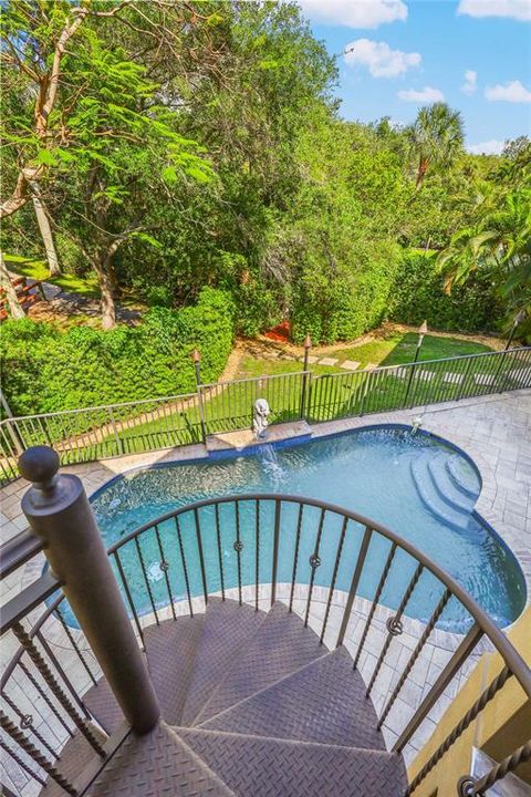 En Venta: $2,400,000 (4 camas, 3 baños, 4682 Pies cuadrados)