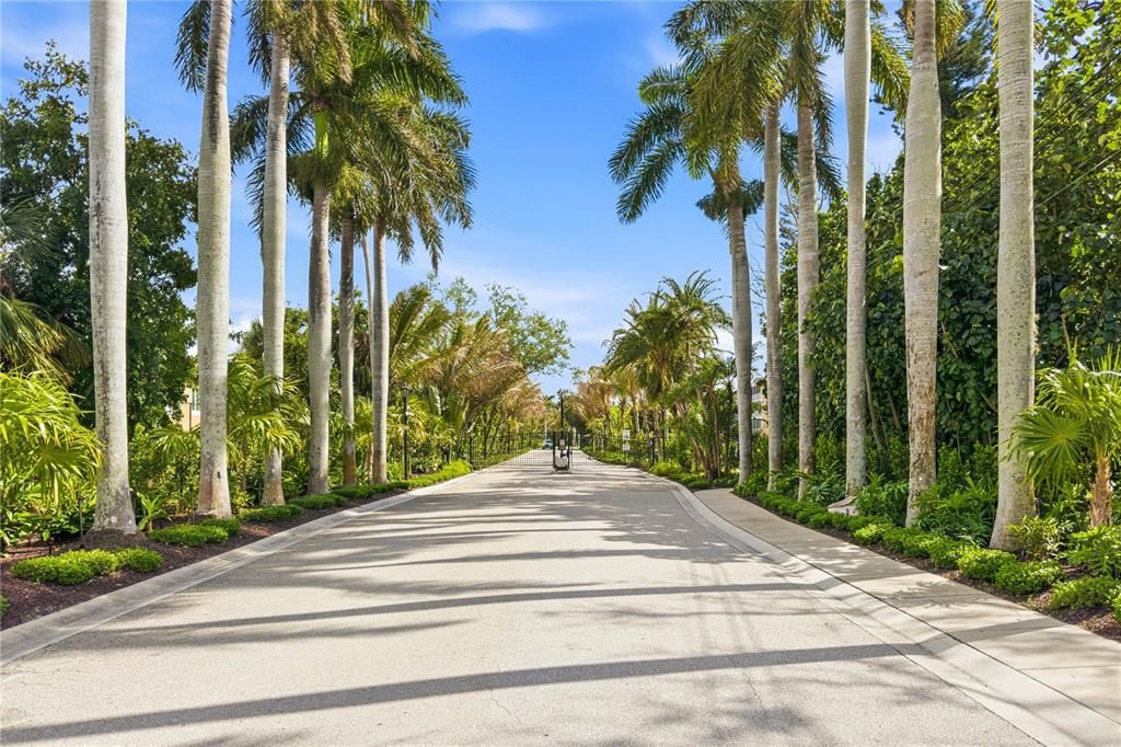 En Venta: $2,400,000 (4 camas, 3 baños, 4682 Pies cuadrados)