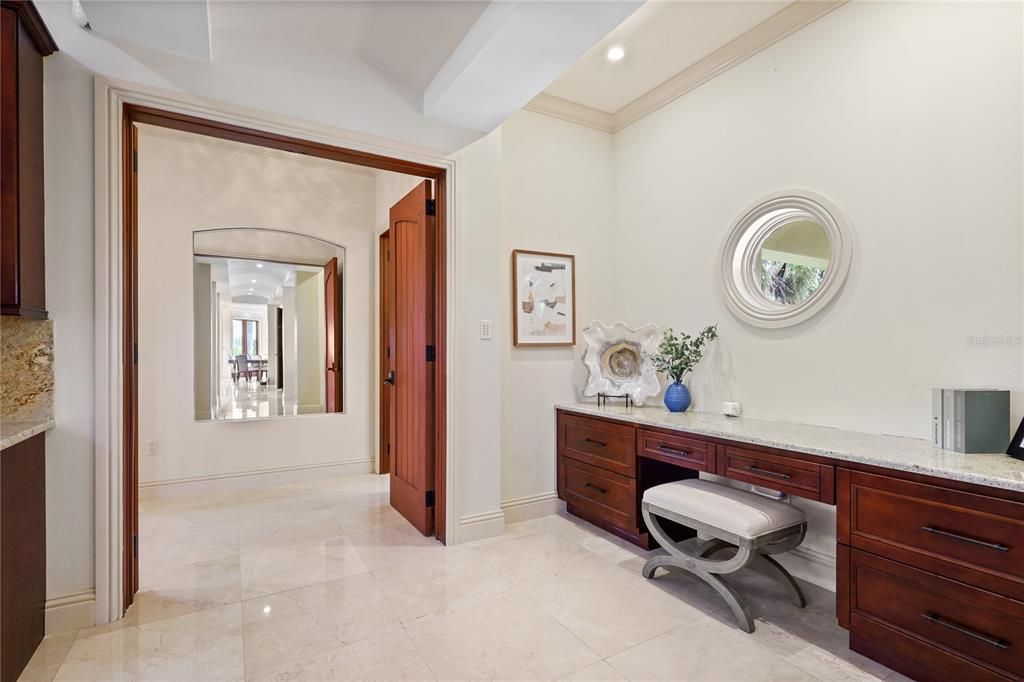En Venta: $2,400,000 (4 camas, 3 baños, 4682 Pies cuadrados)