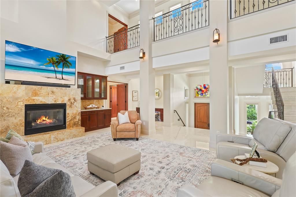 En Venta: $2,400,000 (4 camas, 3 baños, 4682 Pies cuadrados)