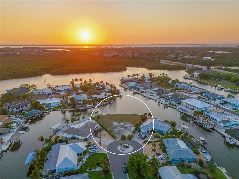 En Venta: $1,200,000 (0.30 acres)