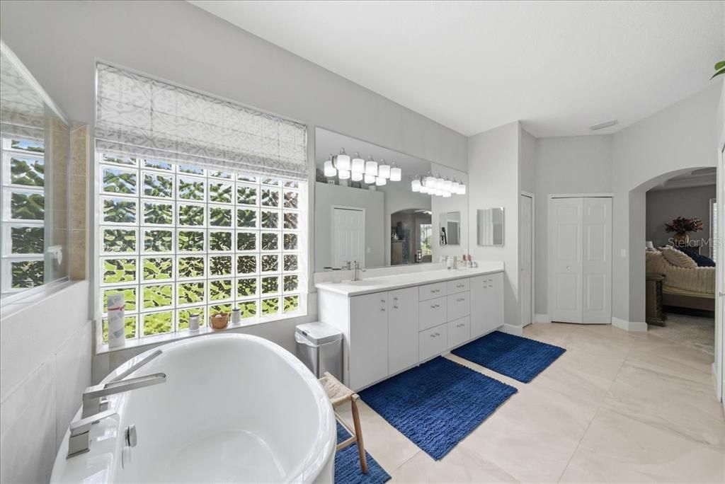 En Venta: $730,000 (3 camas, 2 baños, 2654 Pies cuadrados)