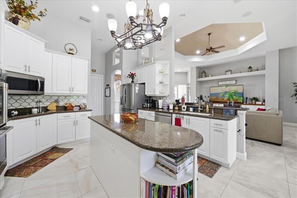 En Venta: $730,000 (3 camas, 2 baños, 2654 Pies cuadrados)