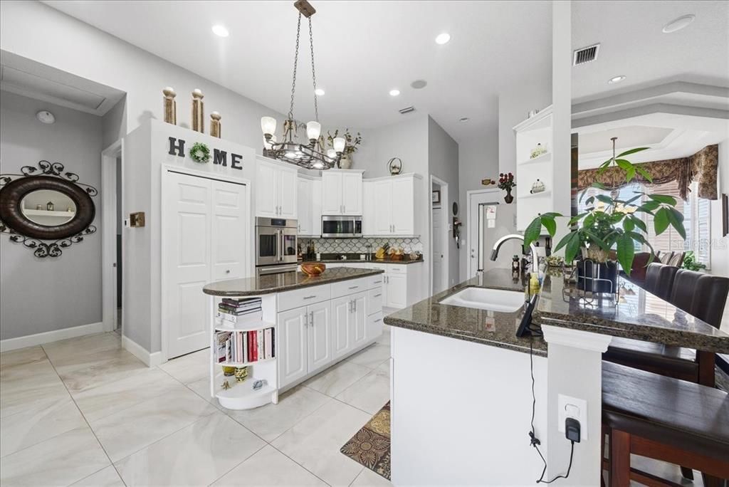 En Venta: $730,000 (3 camas, 2 baños, 2654 Pies cuadrados)