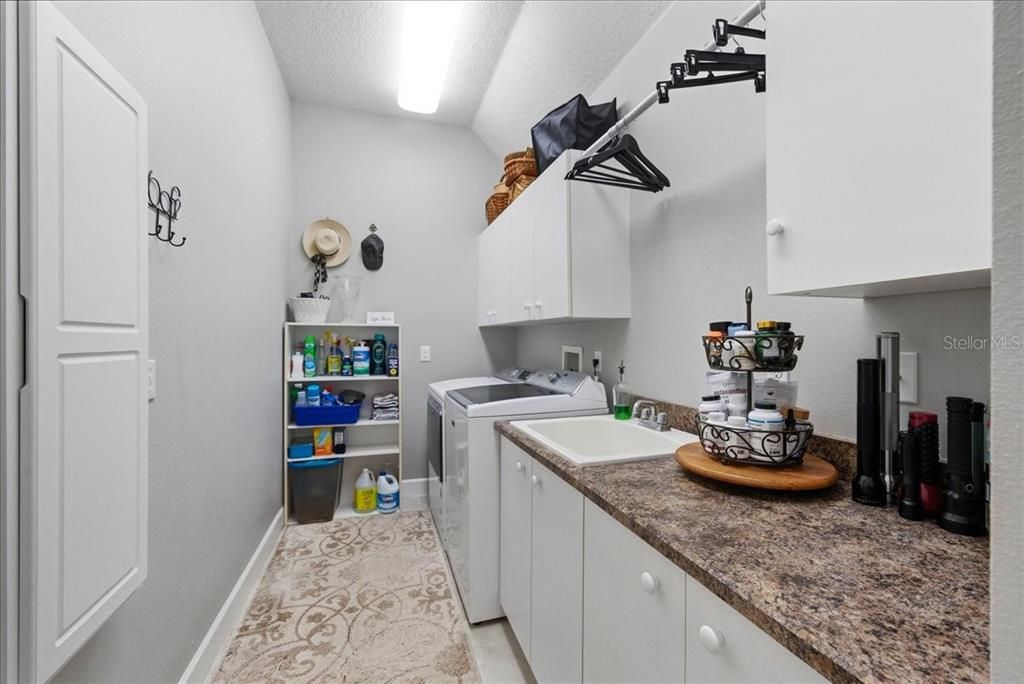 En Venta: $730,000 (3 camas, 2 baños, 2654 Pies cuadrados)