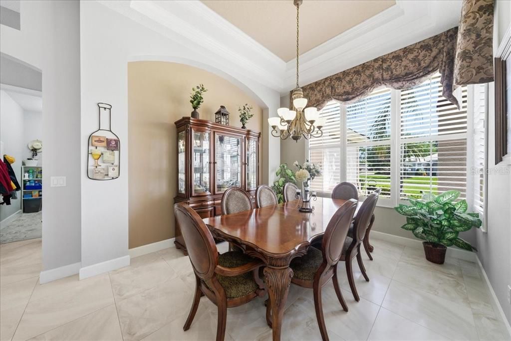 En Venta: $730,000 (3 camas, 2 baños, 2654 Pies cuadrados)