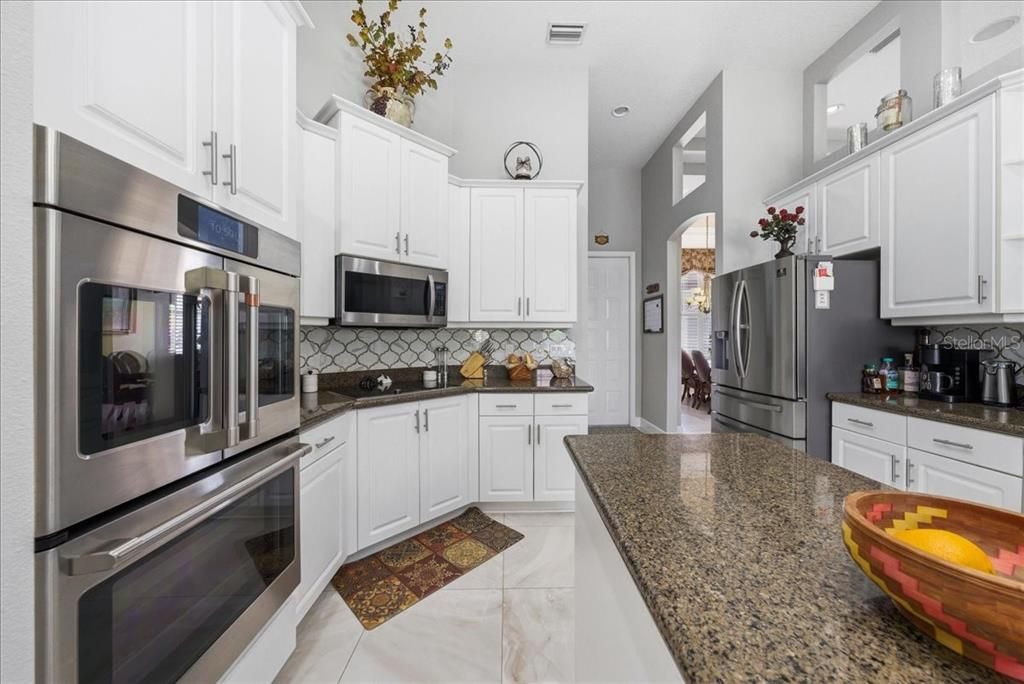 En Venta: $730,000 (3 camas, 2 baños, 2654 Pies cuadrados)