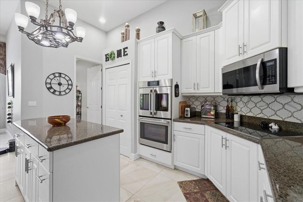 En Venta: $730,000 (3 camas, 2 baños, 2654 Pies cuadrados)