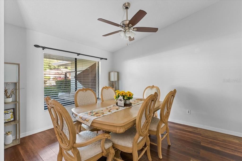 Activo con contrato: $349,900 (4 camas, 2 baños, 2177 Pies cuadrados)