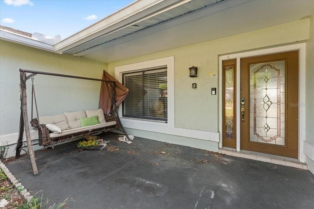 Activo con contrato: $349,900 (4 camas, 2 baños, 2177 Pies cuadrados)