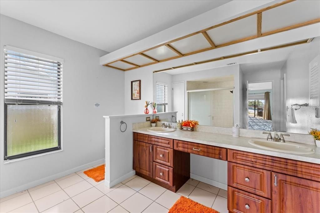 Activo con contrato: $349,900 (4 camas, 2 baños, 2177 Pies cuadrados)