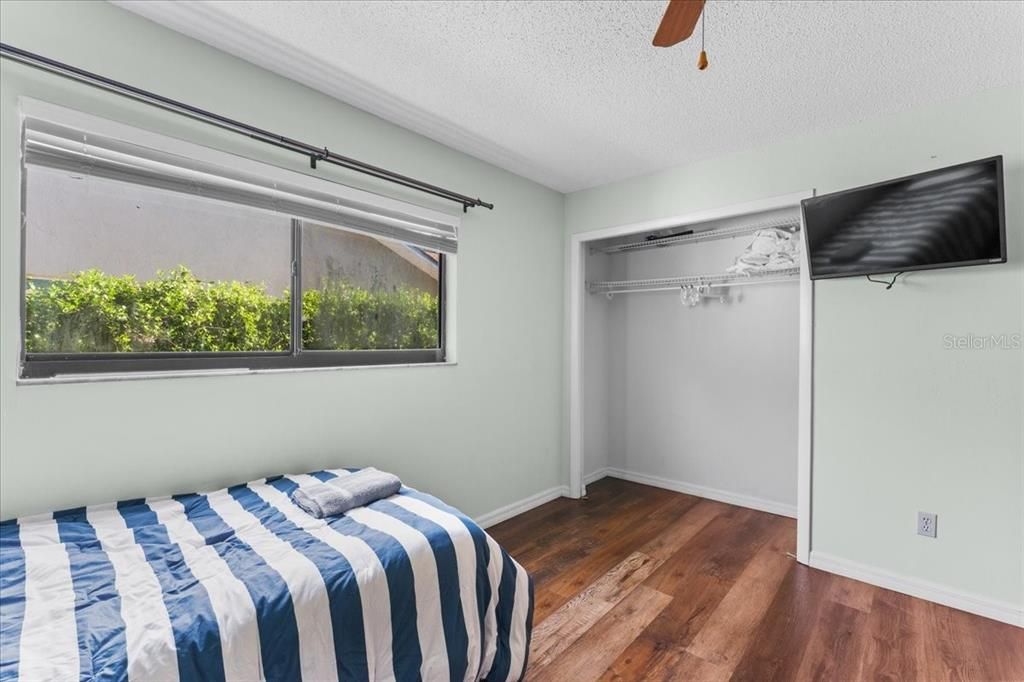 Activo con contrato: $349,900 (4 camas, 2 baños, 2177 Pies cuadrados)