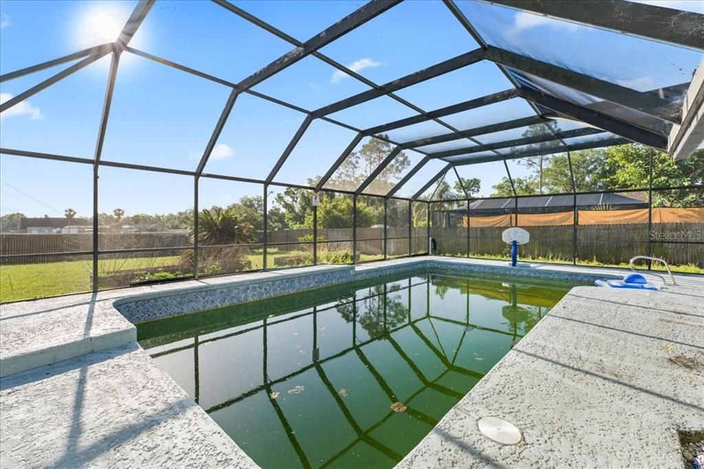 Activo con contrato: $349,900 (4 camas, 2 baños, 2177 Pies cuadrados)