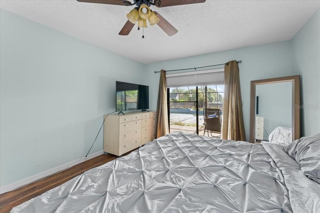 Activo con contrato: $349,900 (4 camas, 2 baños, 2177 Pies cuadrados)