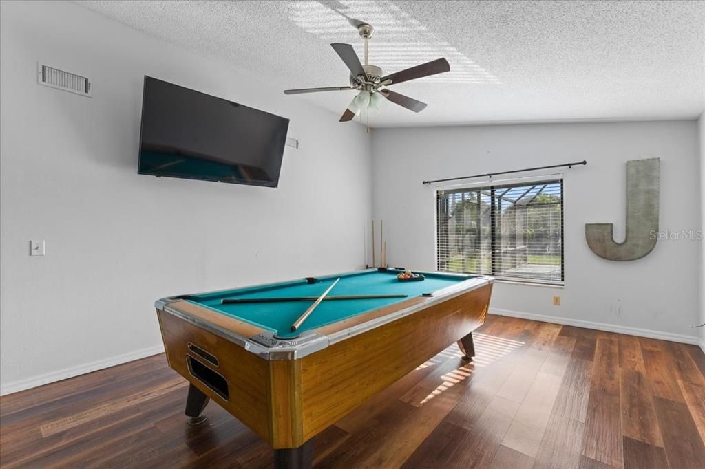 Activo con contrato: $349,900 (4 camas, 2 baños, 2177 Pies cuadrados)