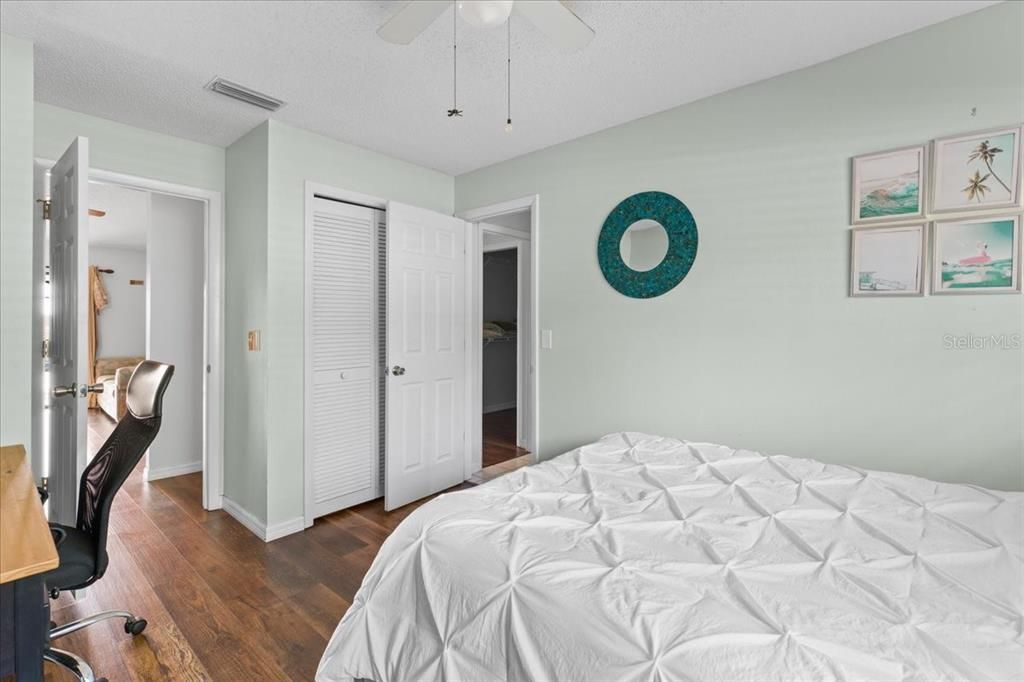 Activo con contrato: $349,900 (4 camas, 2 baños, 2177 Pies cuadrados)