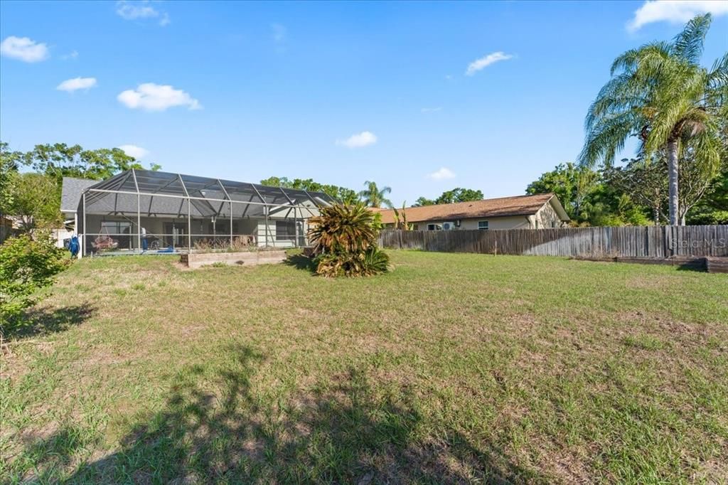 Activo con contrato: $349,900 (4 camas, 2 baños, 2177 Pies cuadrados)