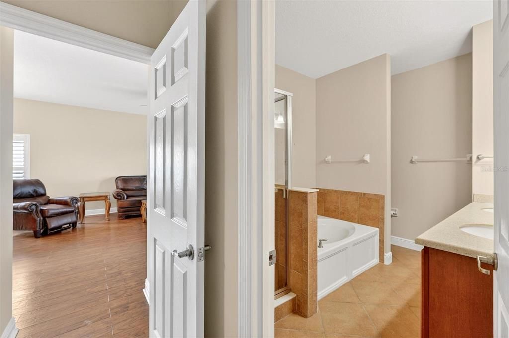 Activo con contrato: $349,000 (3 camas, 2 baños, 1725 Pies cuadrados)