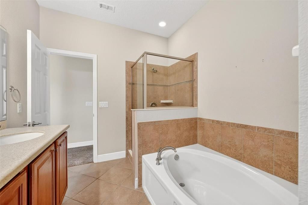 Activo con contrato: $349,000 (3 camas, 2 baños, 1725 Pies cuadrados)