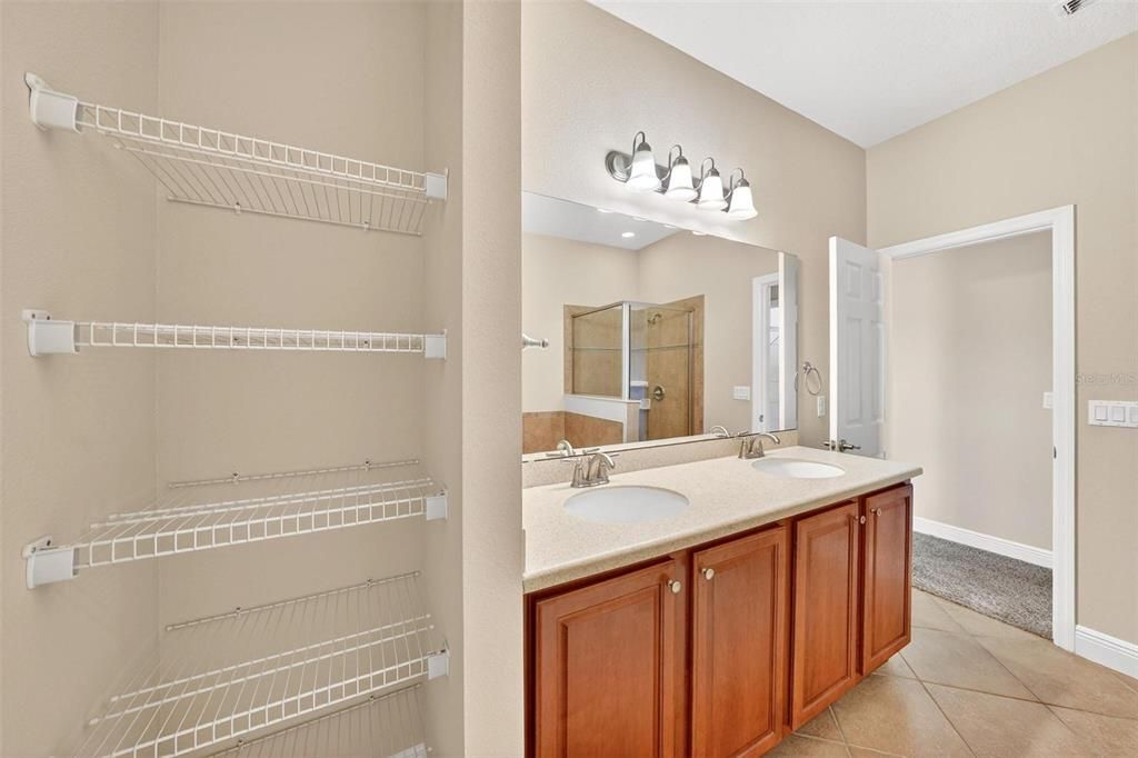 Activo con contrato: $349,000 (3 camas, 2 baños, 1725 Pies cuadrados)