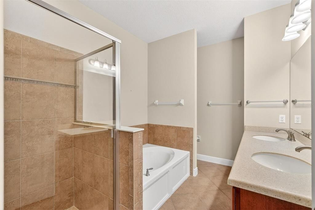 Activo con contrato: $349,000 (3 camas, 2 baños, 1725 Pies cuadrados)