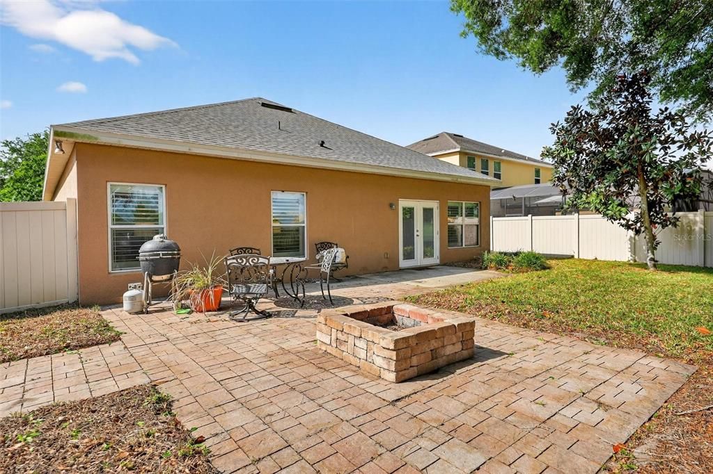 Activo con contrato: $349,000 (3 camas, 2 baños, 1725 Pies cuadrados)