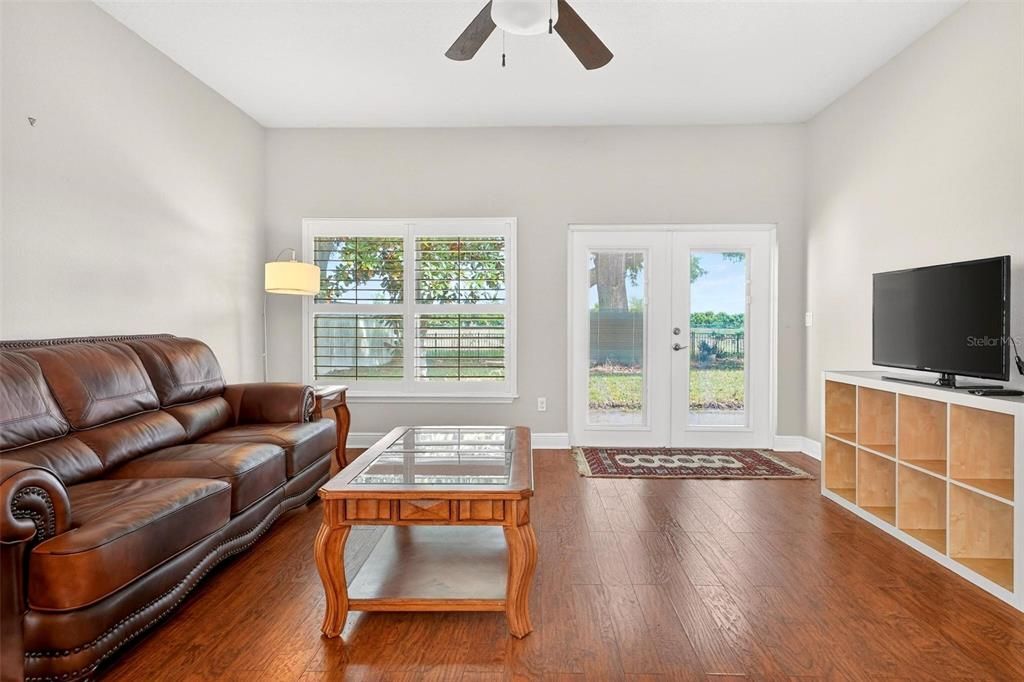 Activo con contrato: $349,000 (3 camas, 2 baños, 1725 Pies cuadrados)