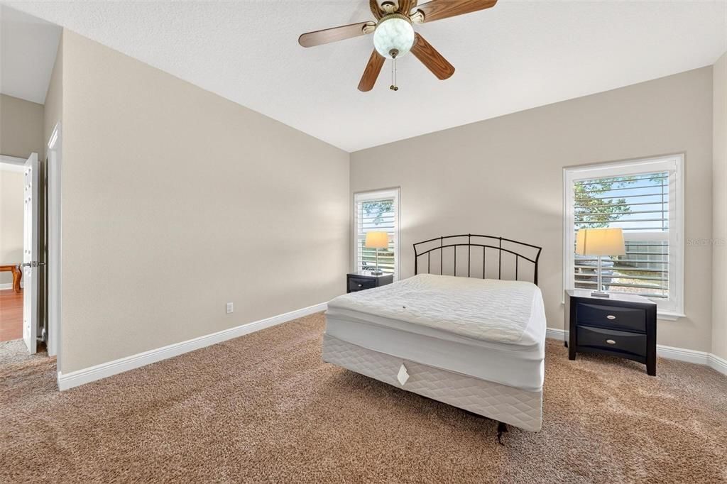 Activo con contrato: $349,000 (3 camas, 2 baños, 1725 Pies cuadrados)