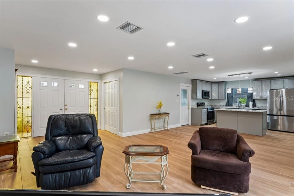 Activo con contrato: $350,000 (2 camas, 2 baños, 1532 Pies cuadrados)