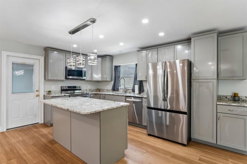Activo con contrato: $350,000 (2 camas, 2 baños, 1532 Pies cuadrados)