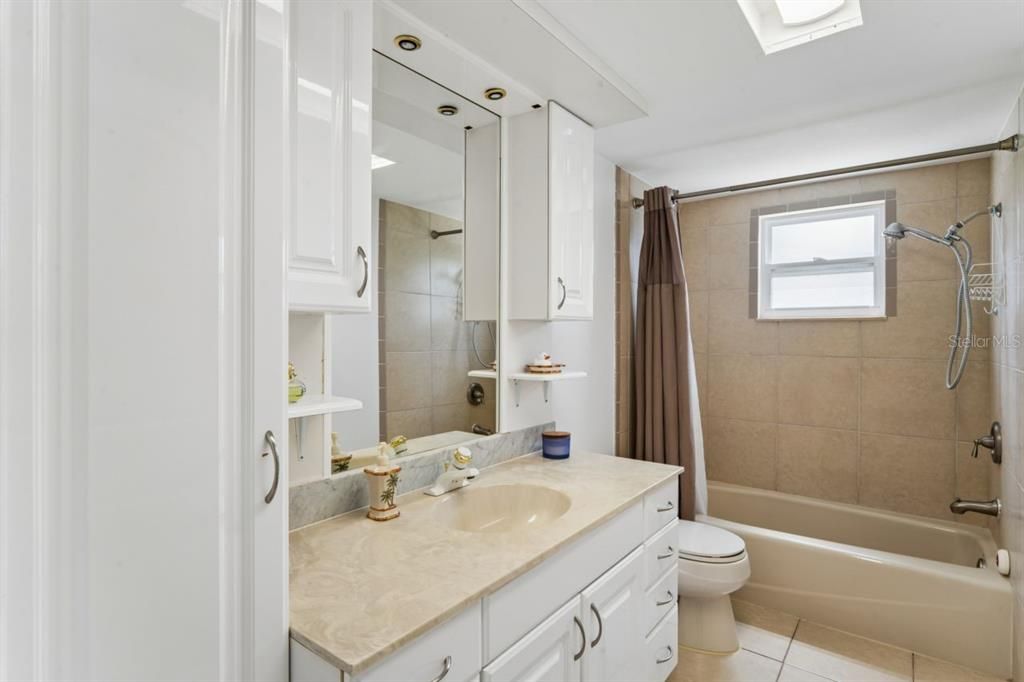 Activo con contrato: $350,000 (2 camas, 2 baños, 1532 Pies cuadrados)