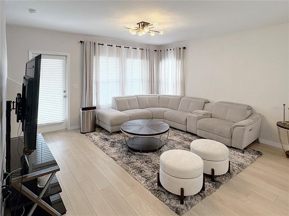 На продажу: $287,900 (4 спален, 2 ванн, 1860 Квадратных фут)