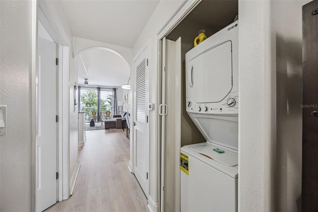Под контрактом: $204,999 (1 спален, 2 ванн, 798 Квадратных фут)