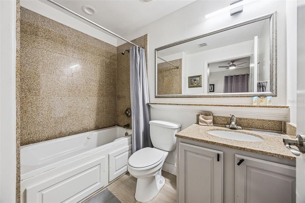 Под контрактом: $204,999 (1 спален, 2 ванн, 798 Квадратных фут)