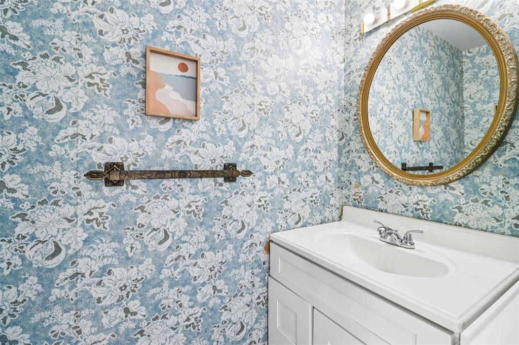 Active With Contract: $185,000 (2 beds, 1 baths, 1080 Square Feet)