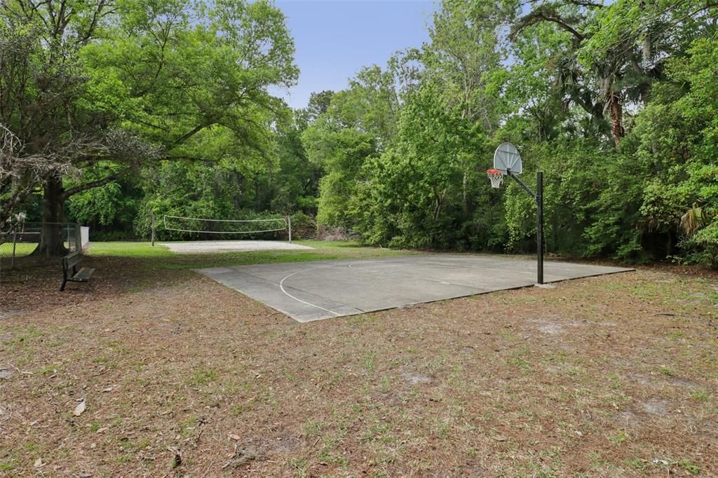 Active With Contract: $185,000 (2 beds, 1 baths, 1080 Square Feet)