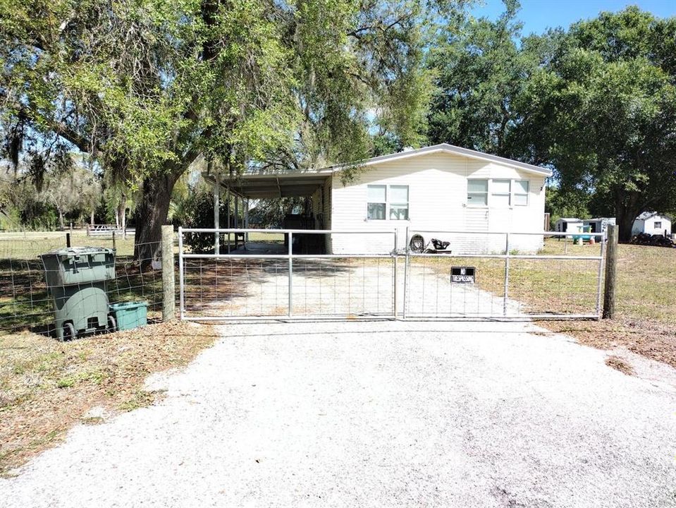 For Sale: $850,000 (6 beds, 4 baths, 3691 Square Feet)