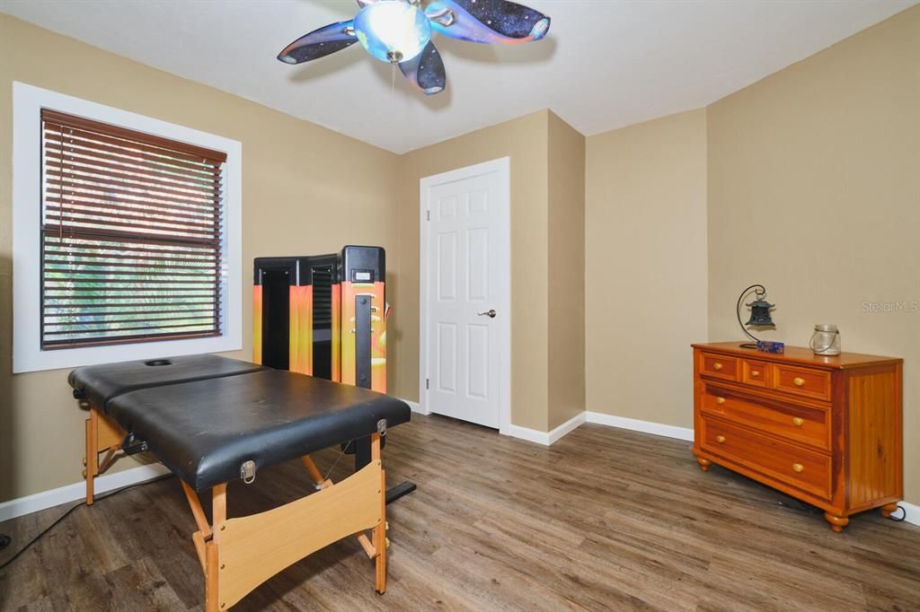 For Sale: $850,000 (6 beds, 4 baths, 3691 Square Feet)