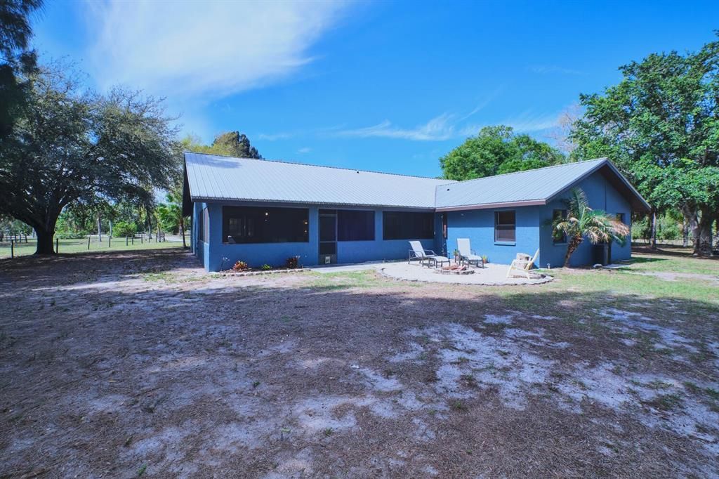 For Sale: $850,000 (6 beds, 4 baths, 3691 Square Feet)
