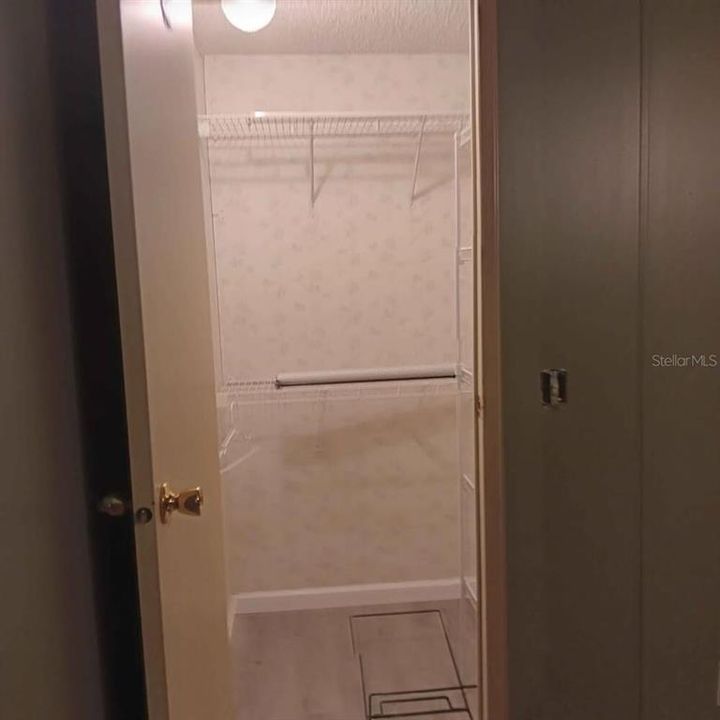 For Sale: $850,000 (6 beds, 4 baths, 3691 Square Feet)