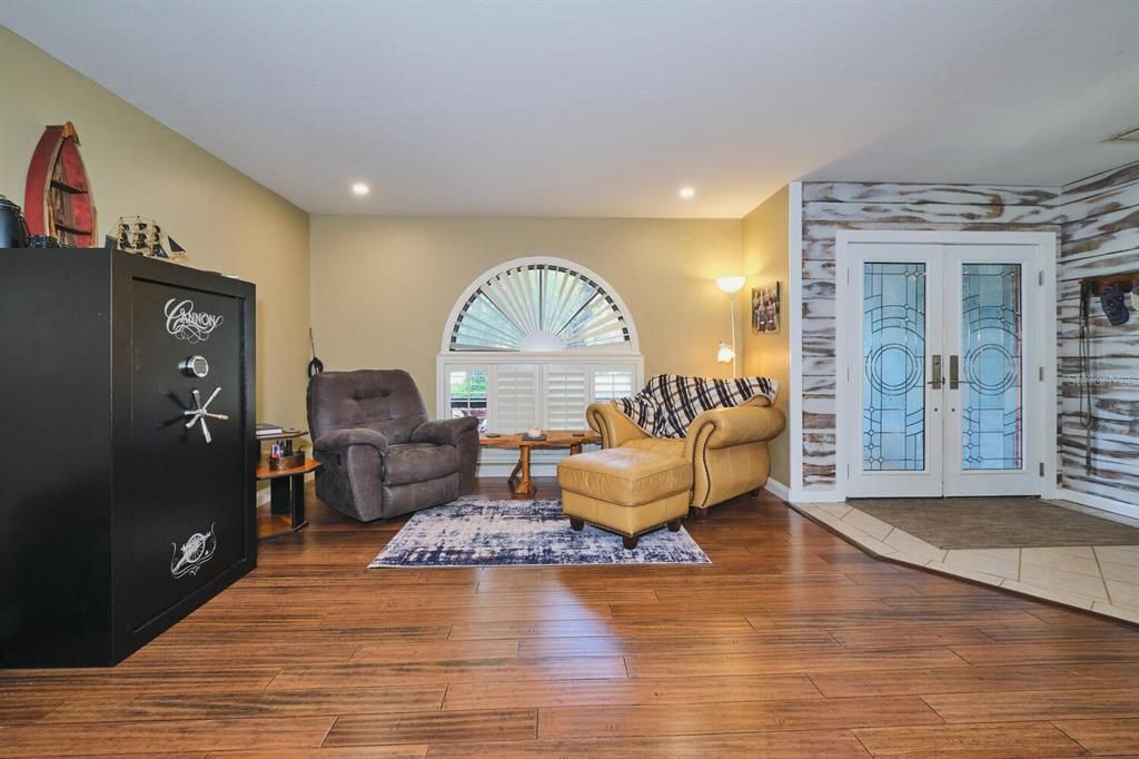 For Sale: $850,000 (6 beds, 4 baths, 3691 Square Feet)