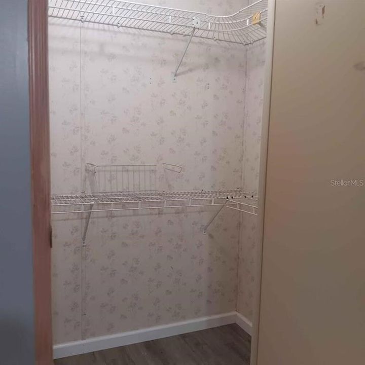 For Sale: $850,000 (6 beds, 4 baths, 3691 Square Feet)